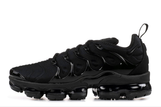 NIKE AIR VAPORMAX PLUS TRIPLE BLACK